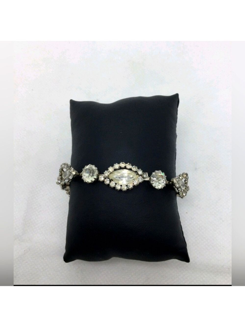 Vintage Weiss Clear Rhinestone Clip on Earrings & Bracelet Set